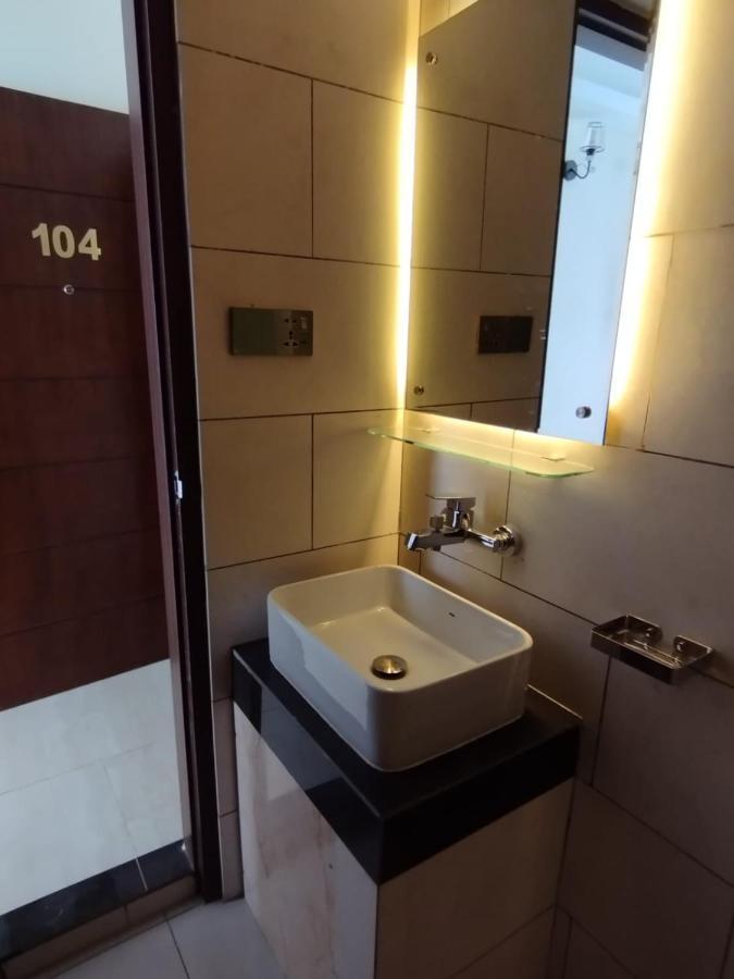 White Park Hotel & Suites Chittagong Dış mekan fotoğraf