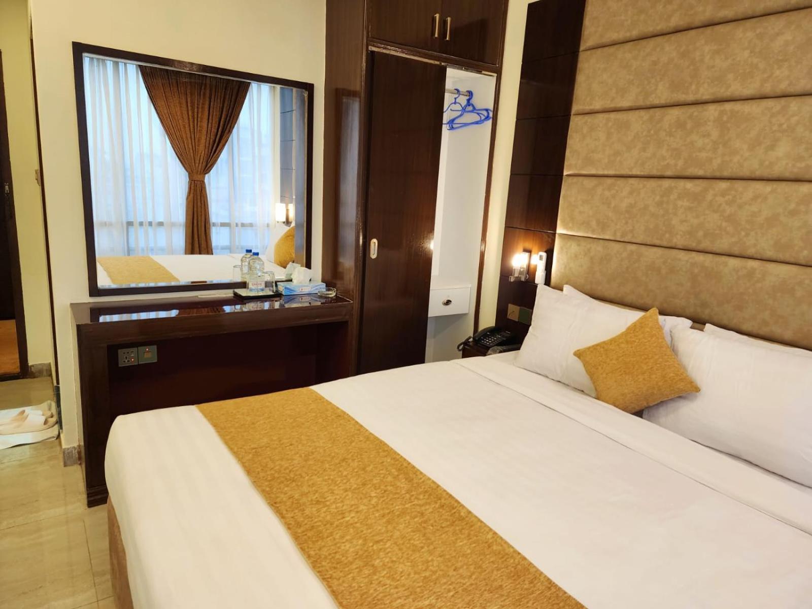 White Park Hotel & Suites Chittagong Dış mekan fotoğraf