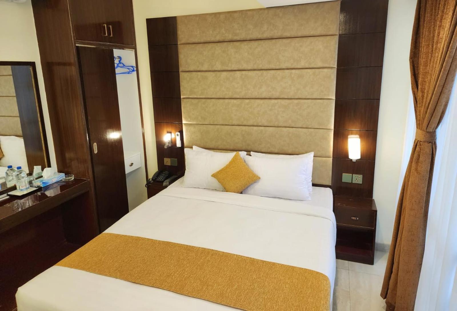 White Park Hotel & Suites Chittagong Dış mekan fotoğraf