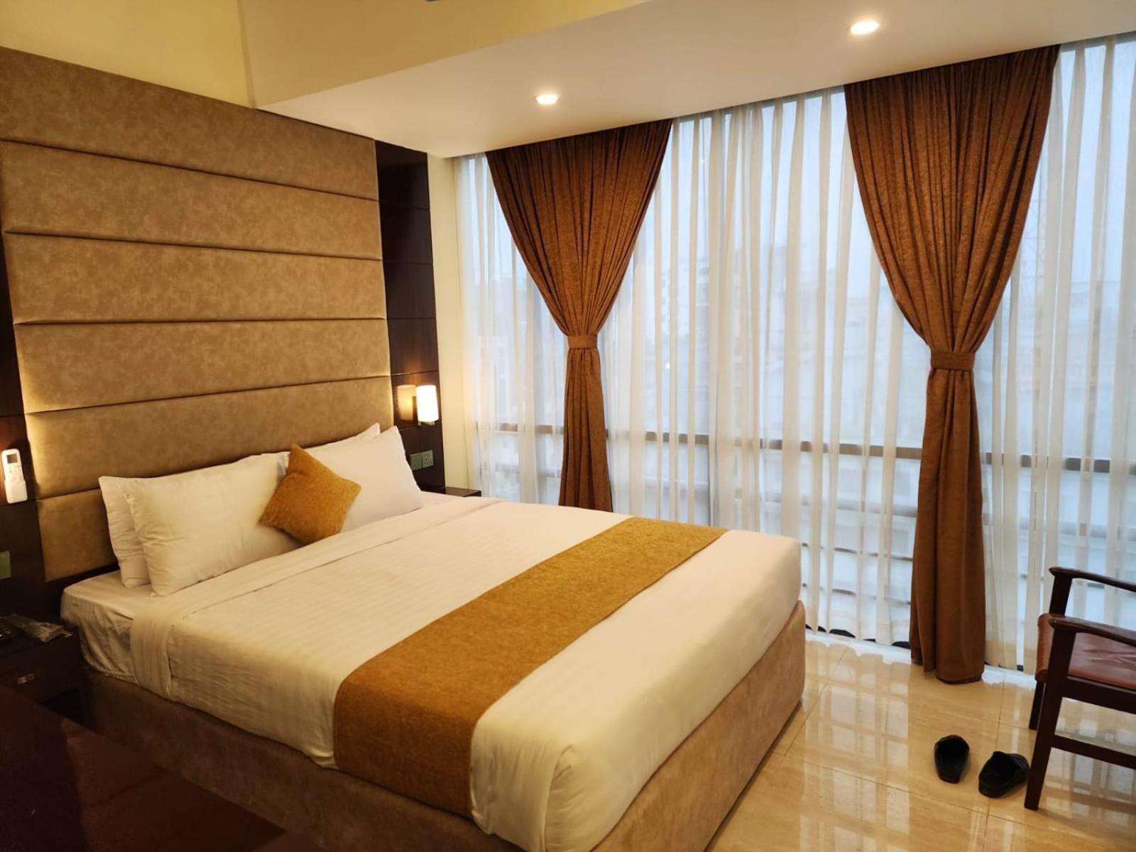 White Park Hotel & Suites Chittagong Dış mekan fotoğraf