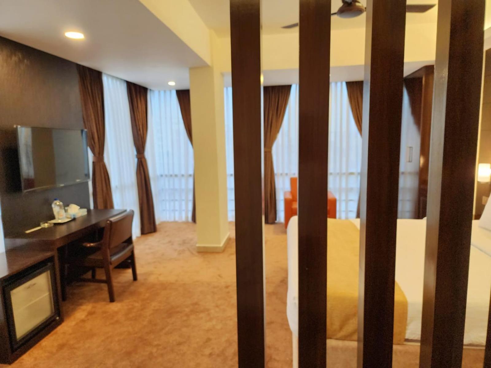 White Park Hotel & Suites Chittagong Dış mekan fotoğraf