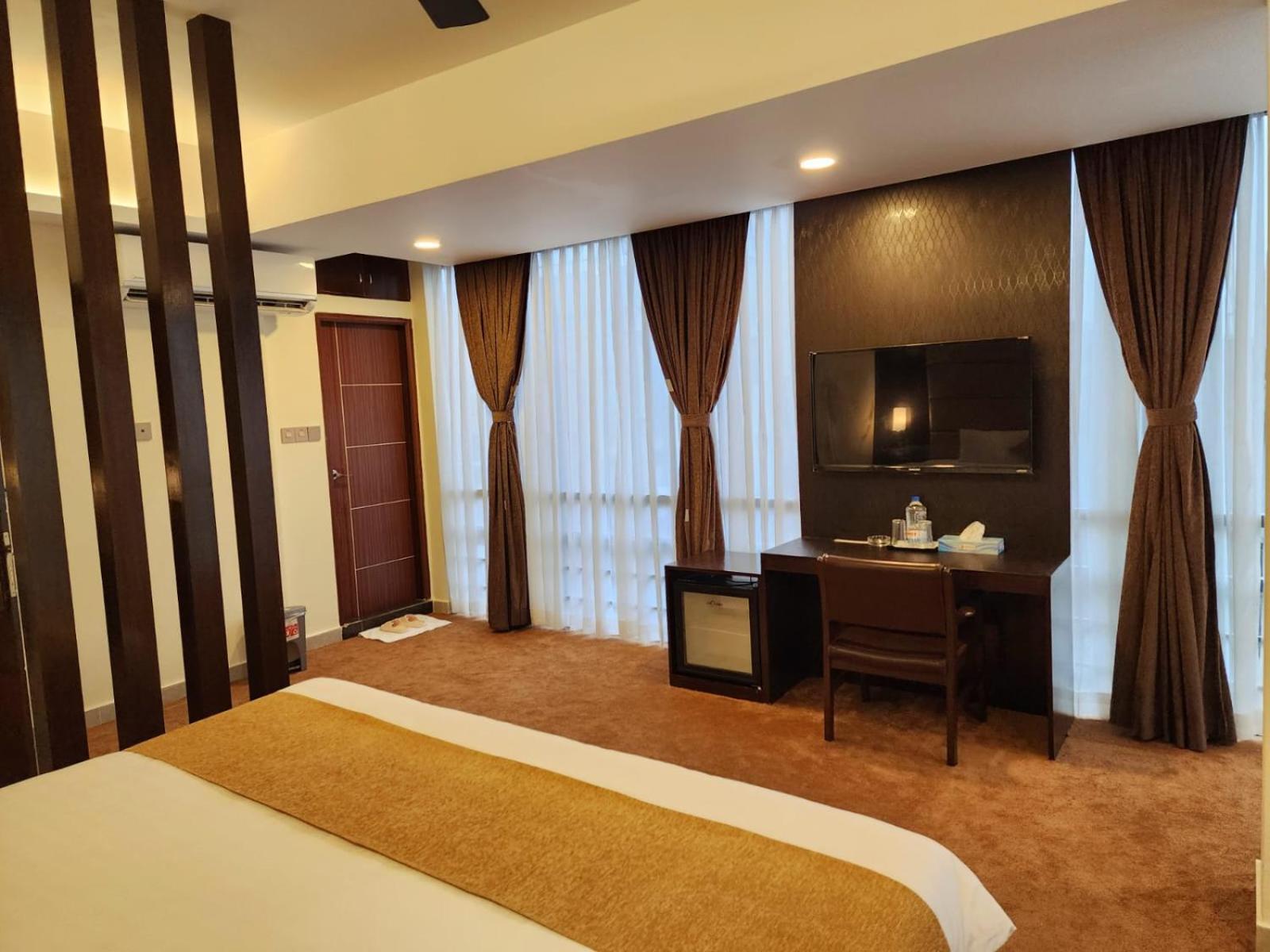 White Park Hotel & Suites Chittagong Dış mekan fotoğraf