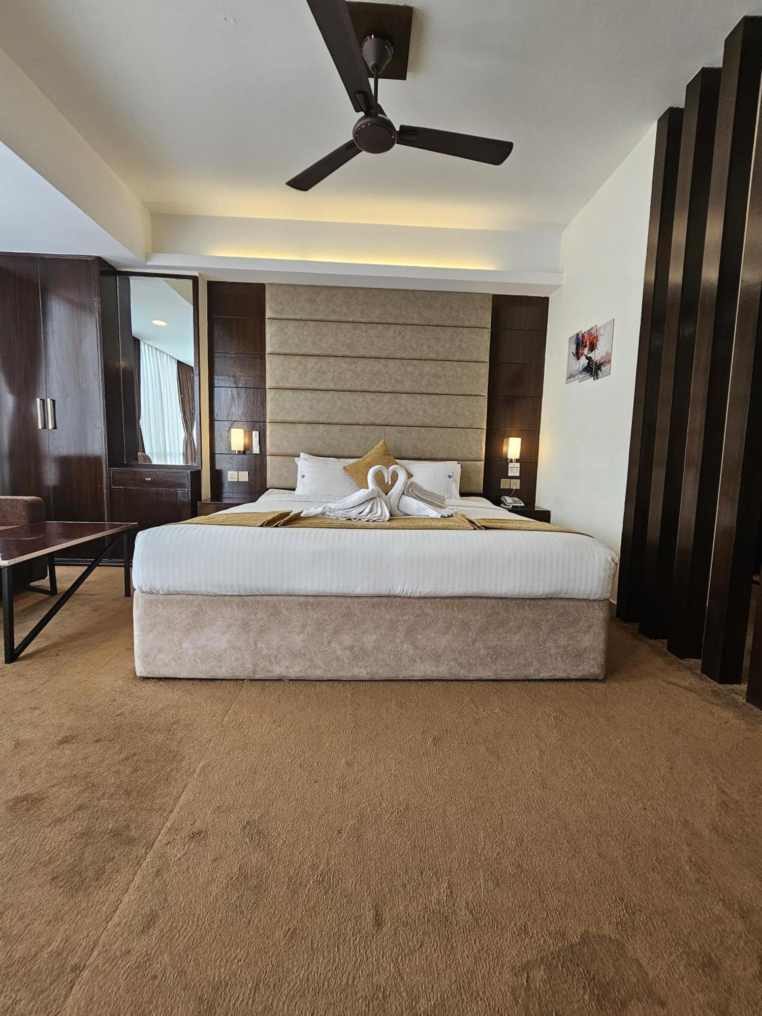 White Park Hotel & Suites Chittagong Dış mekan fotoğraf