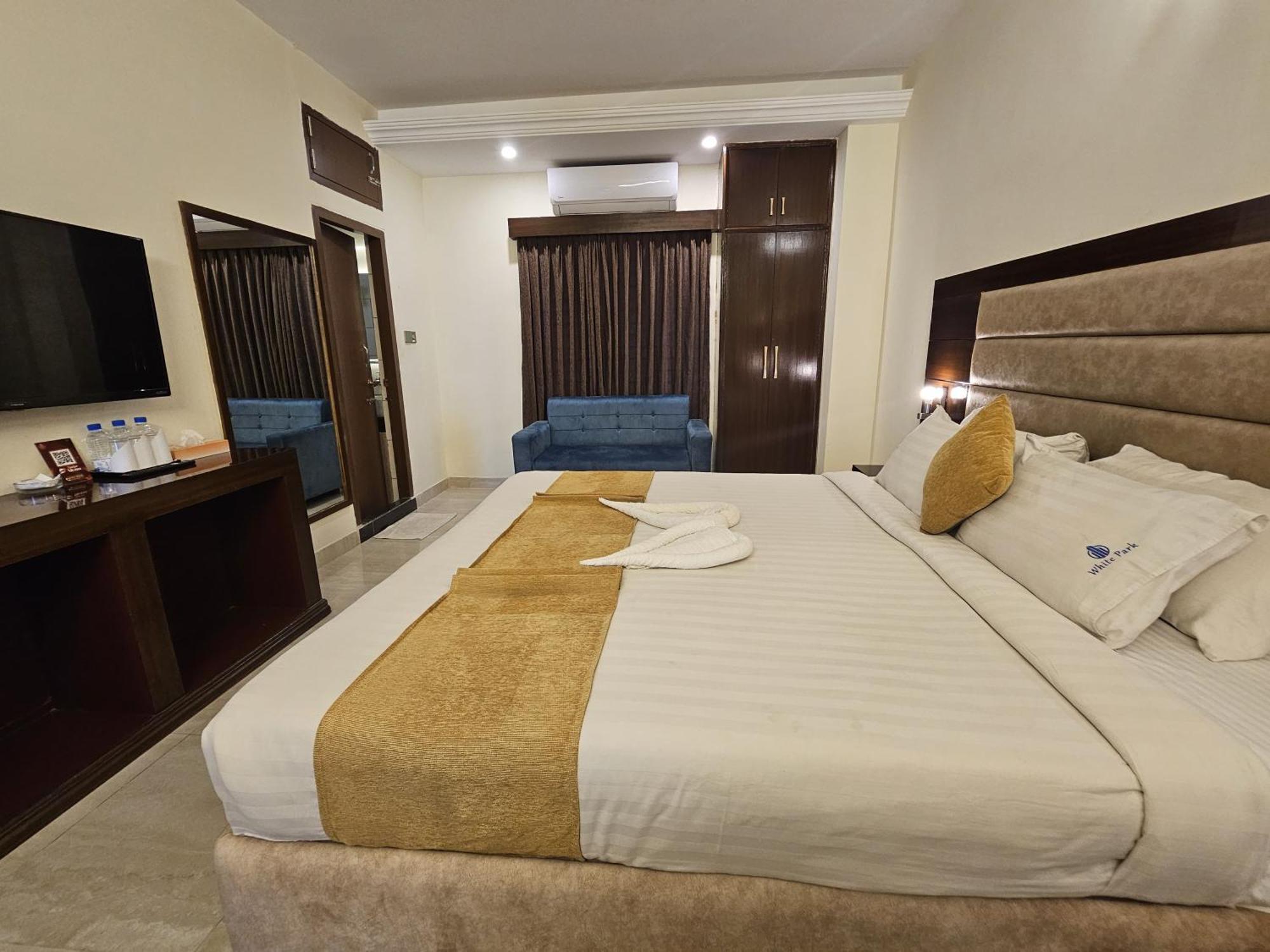 White Park Hotel & Suites Chittagong Dış mekan fotoğraf