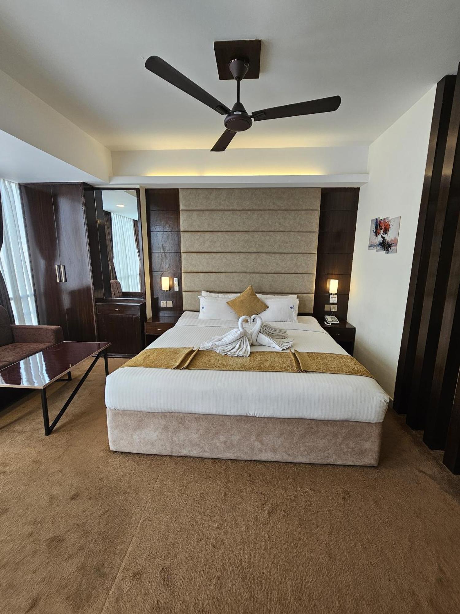 White Park Hotel & Suites Chittagong Dış mekan fotoğraf