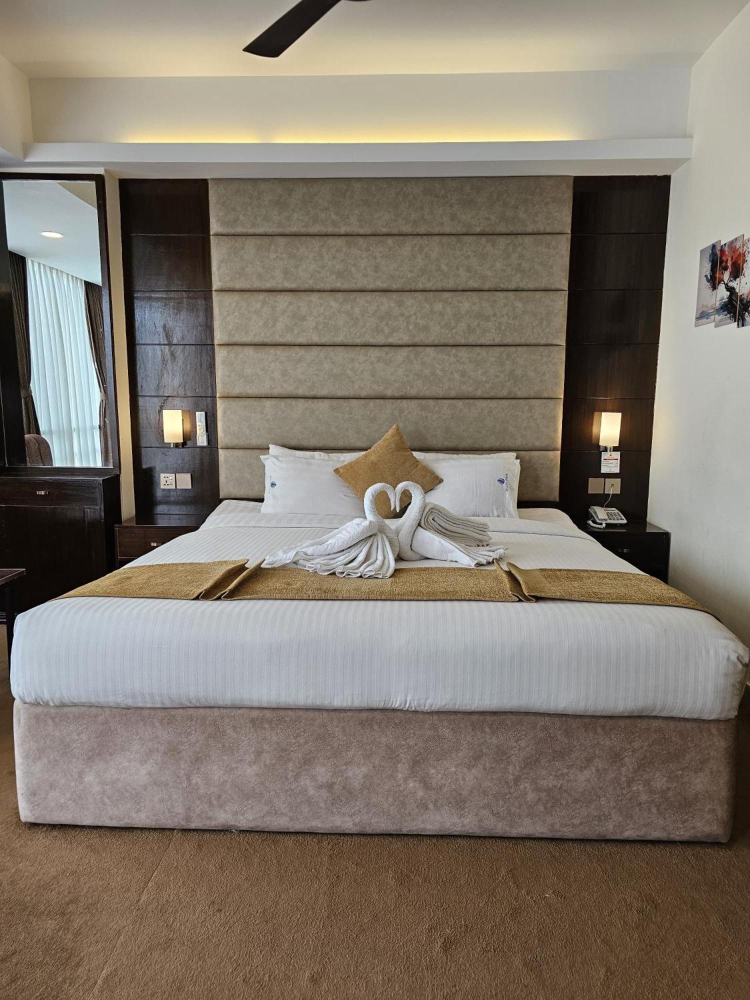White Park Hotel & Suites Chittagong Dış mekan fotoğraf